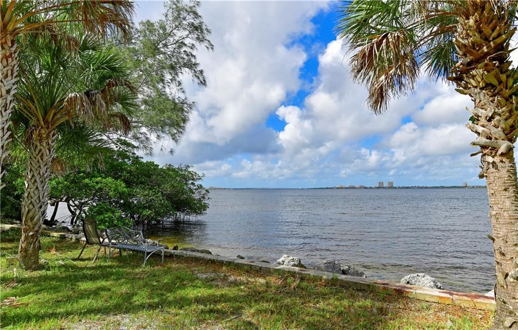 FULL MANATEE RIVER VIEWS NO DEED RESTRICTIONS includes a 2nd lot and house for 1 price $599,900.