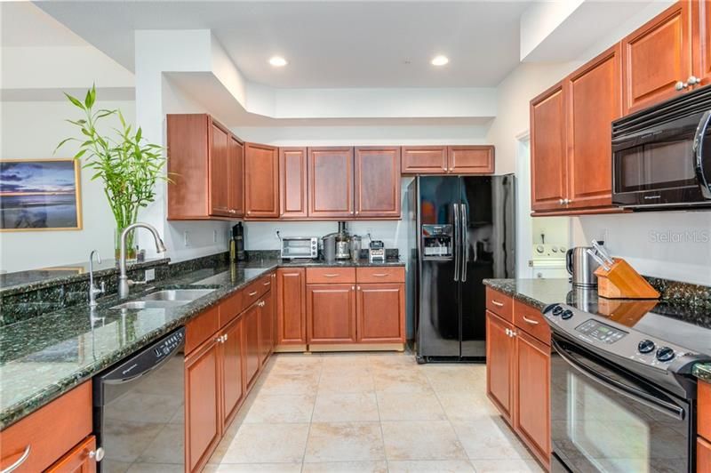 Recently Sold: $250,000 (2 beds, 2 baths, 1588 Square Feet)