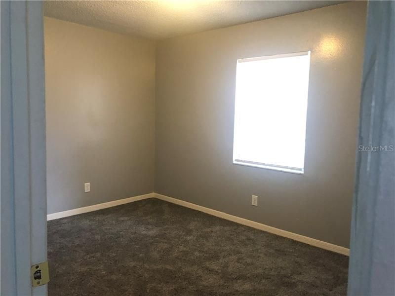 Recently Rented: $1,050 (3 beds, 1 baths, 912 Square Feet)