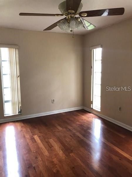 Recently Rented: $995 (2 beds, 1 baths, 1122 Square Feet)