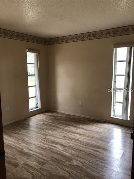 Recently Rented: $995 (2 beds, 1 baths, 1122 Square Feet)