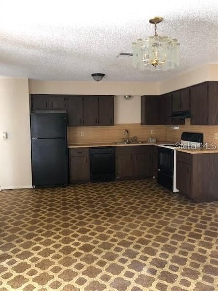 Recently Rented: $995 (2 beds, 1 baths, 1122 Square Feet)