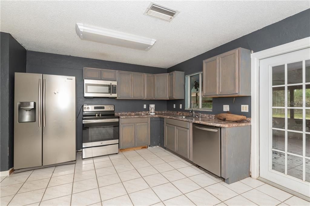 Recently Sold: $299,900 (2 beds, 2 baths, 1140 Square Feet)