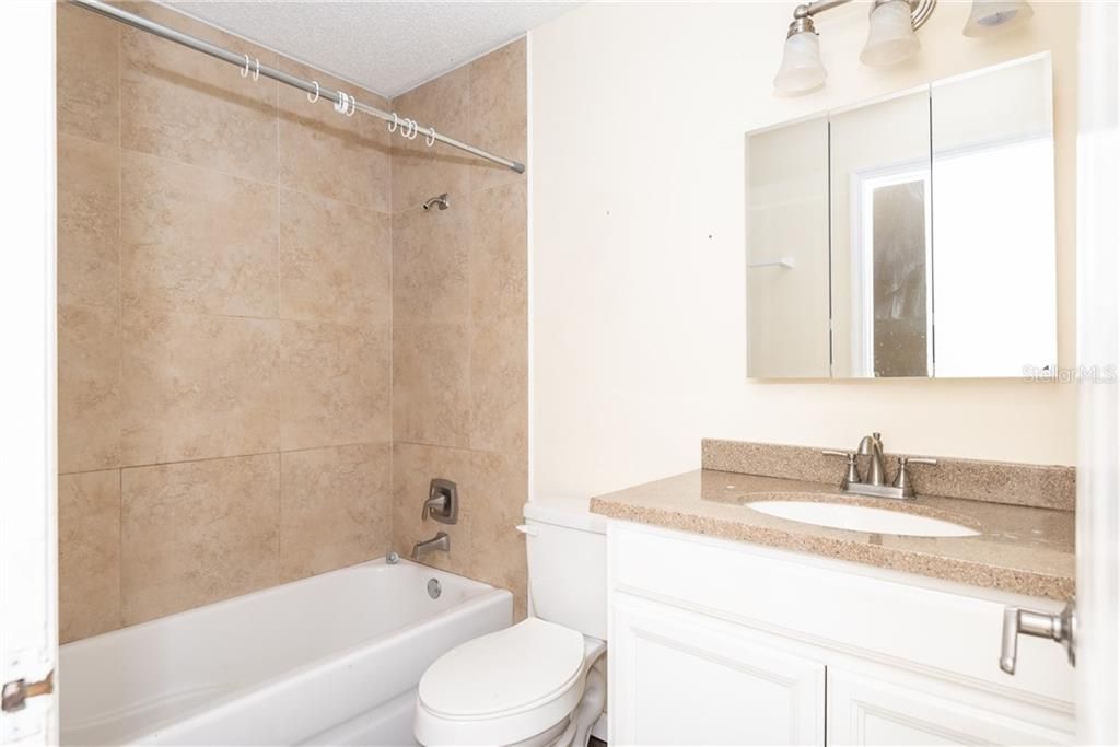 Recently Sold: $299,900 (2 beds, 2 baths, 1140 Square Feet)