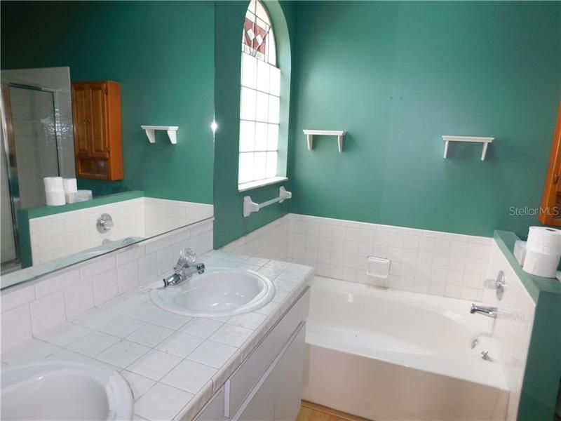 最近售出: $230,000 (3 贝兹, 2 浴室, 1644 平方英尺)