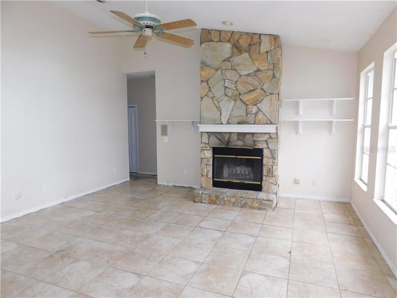 Recently Sold: $230,000 (3 beds, 2 baths, 1644 Square Feet)