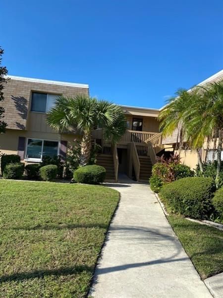 Recently Sold: $155,900 (2 beds, 1 baths, 956 Square Feet)