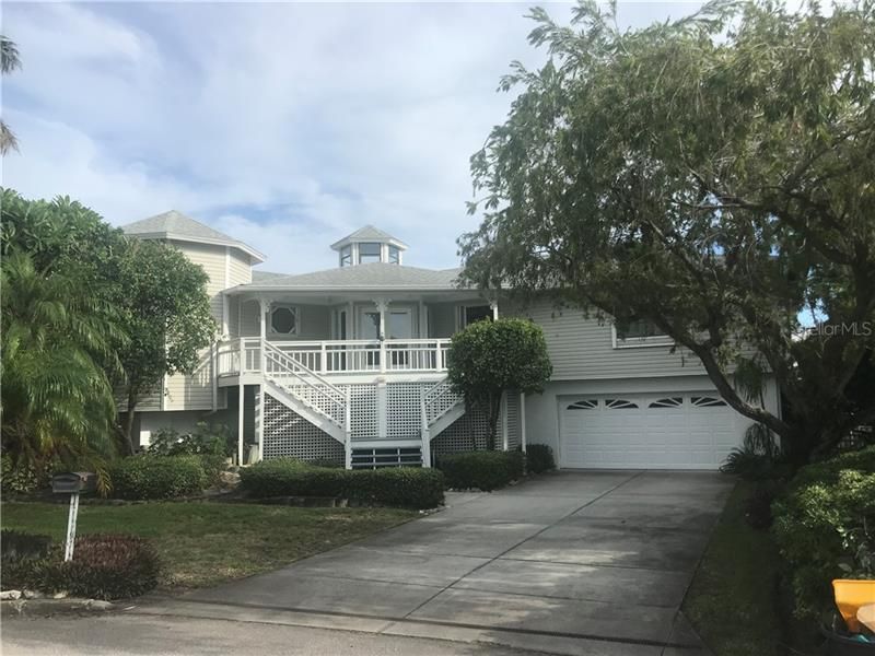 Recently Sold: $1,270,000 (3 beds, 2 baths, 4152 Square Feet)