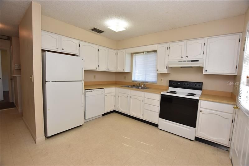 Recently Rented: $875 (2 beds, 1 baths, 921 Square Feet)