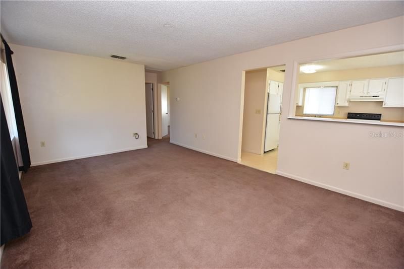 Recently Rented: $875 (2 beds, 1 baths, 921 Square Feet)