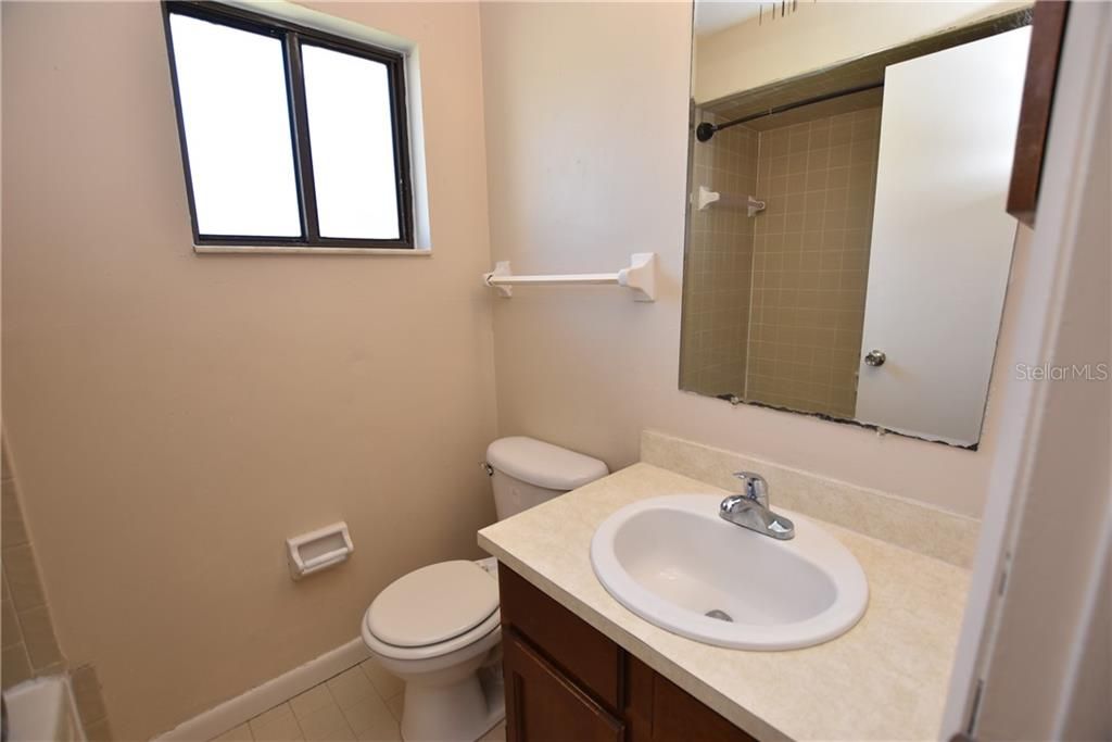 Recently Rented: $875 (2 beds, 1 baths, 921 Square Feet)