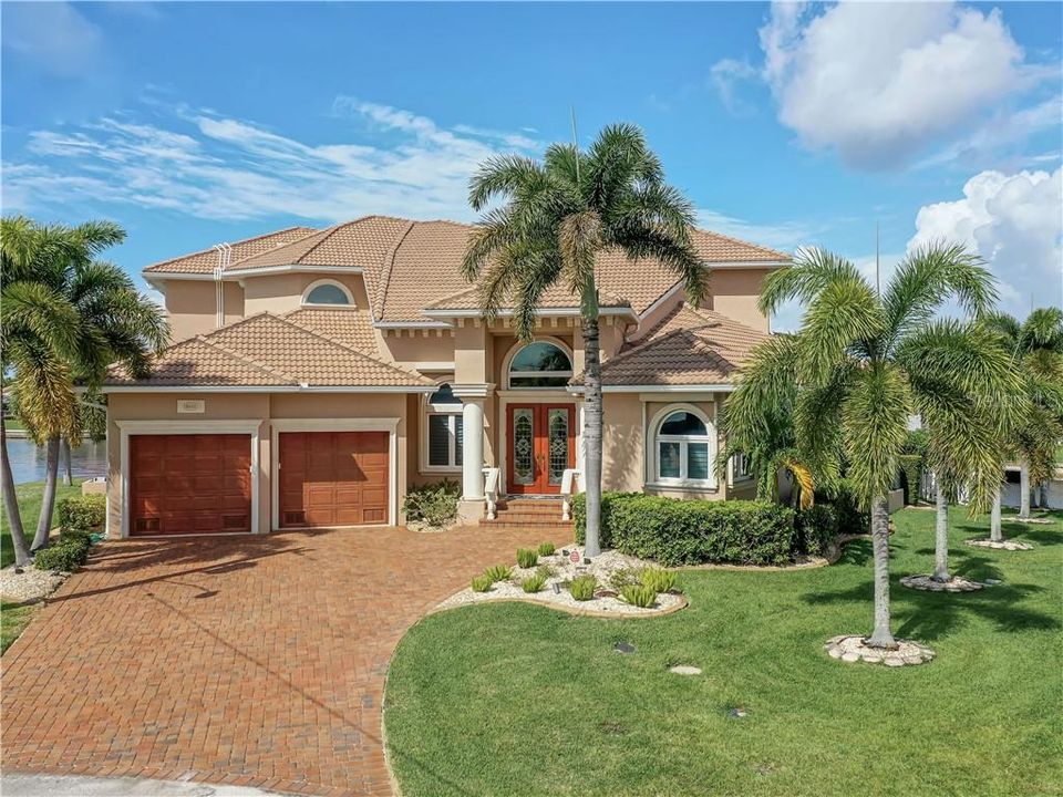 Recently Sold: $2,550,000 (4 beds, 5 baths, 5123 Square Feet)