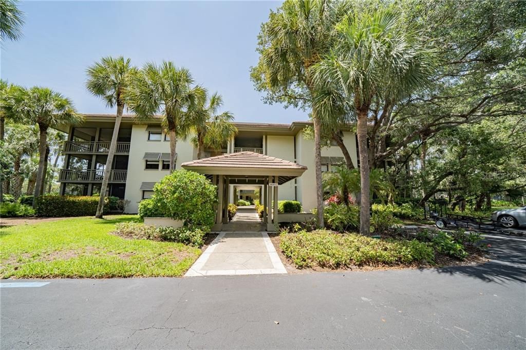 Recently Sold: $270,000 (2 beds, 2 baths, 839 Square Feet)