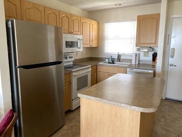 Recently Sold: $395,000 (2 beds, 1 baths, 753 Square Feet)