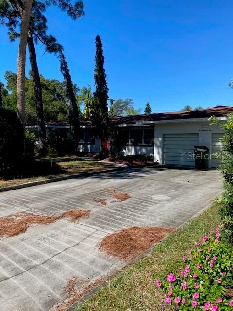 Recently Sold: $650,000 (4 beds, 2 baths, 1978 Square Feet)