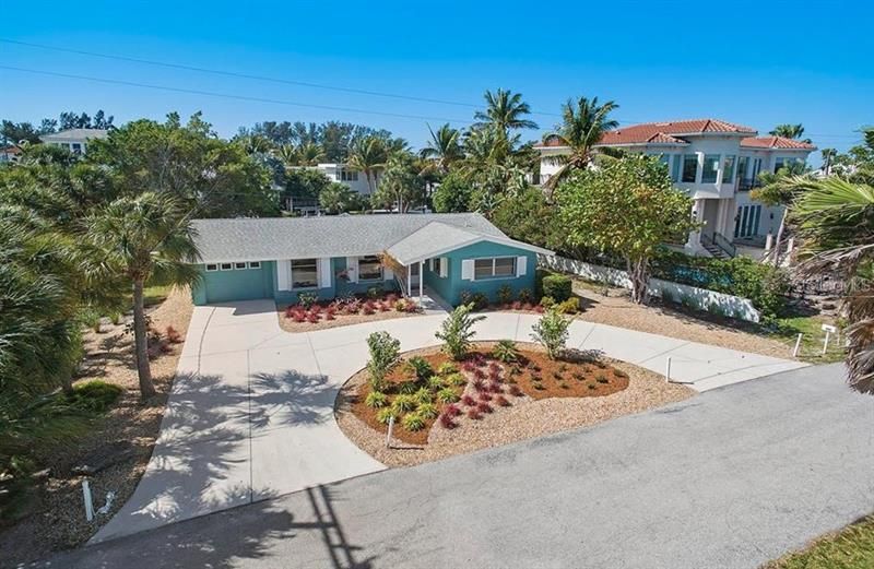 Recently Sold: $1,460,000 (2 beds, 2 baths, 1318 Square Feet)