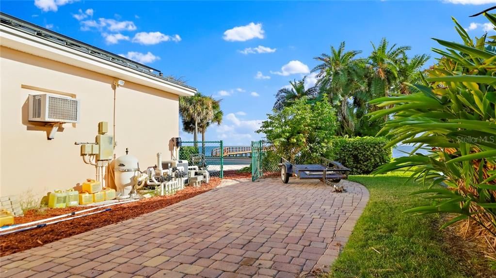 Recently Sold: $1,400,000 (3 beds, 3 baths, 3396 Square Feet)