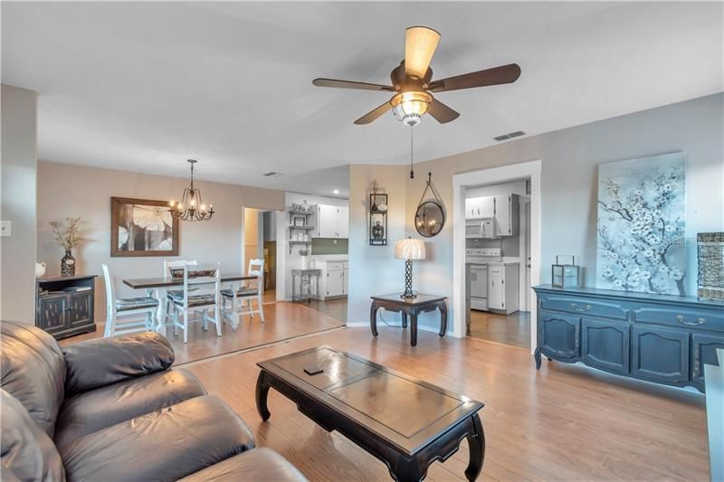 Recently Sold: $210,000 (3 beds, 2 baths, 1248 Square Feet)