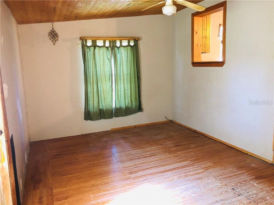 Vendido Recientemente: $129,900 (2 camas, 2 baños, 1330 Pies cuadrados)