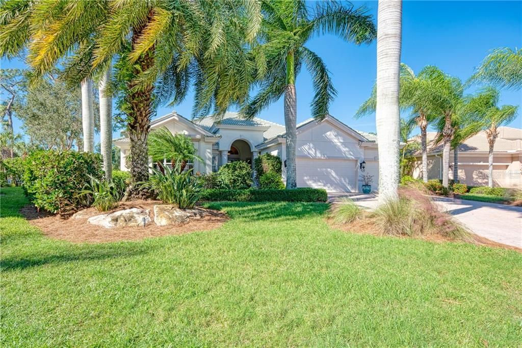 Recently Sold: $895,000 (4 beds, 4 baths, 3248 Square Feet)