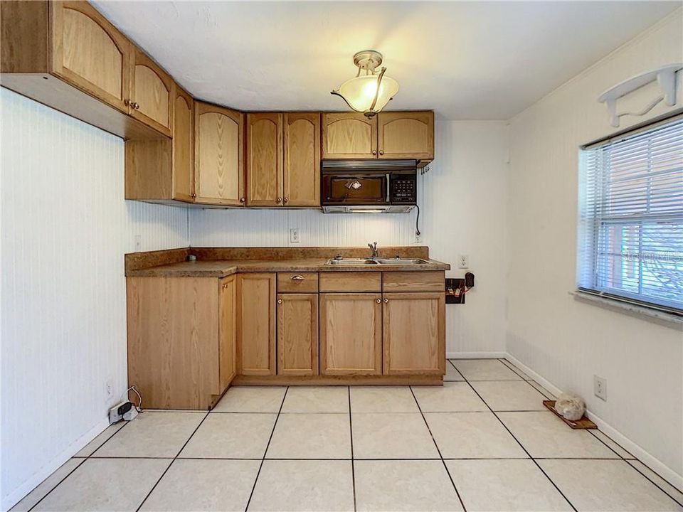 Recently Sold: $165,000 (1 beds, 1 baths, 840 Square Feet)