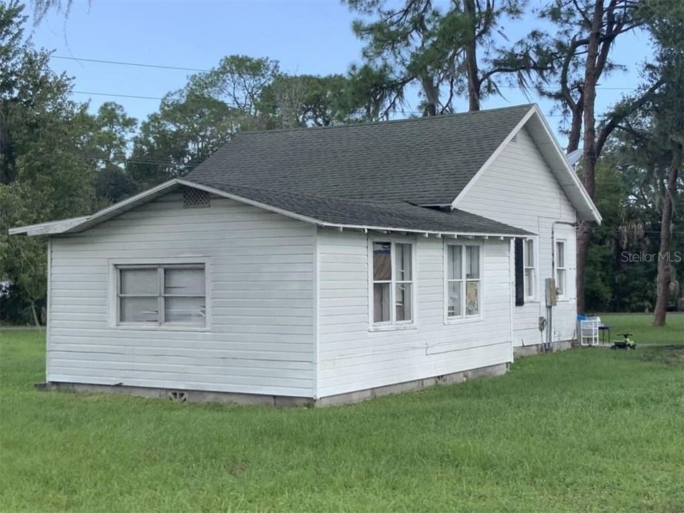 Recently Sold: $30,000 (3 beds, 1 baths, 1038 Square Feet)