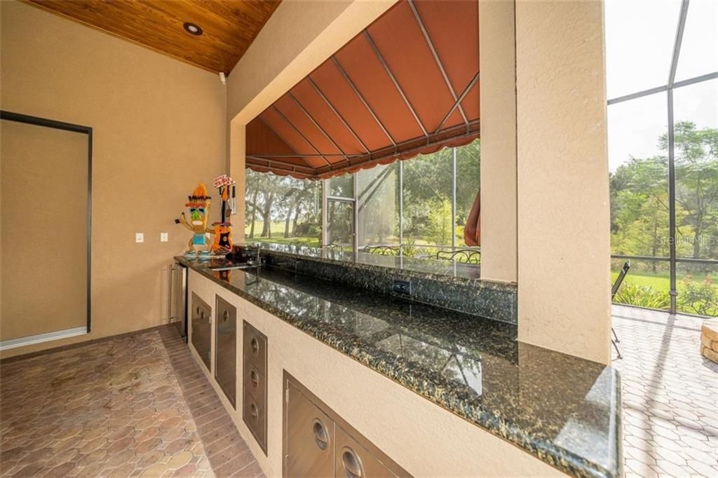 Vendido Recientemente: $825,999 (4 camas, 4 baños, 4954 Pies cuadrados)