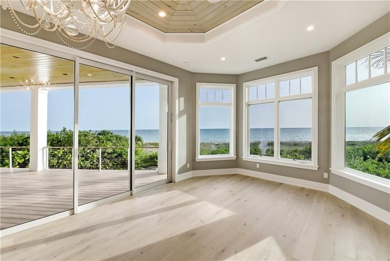 Recently Sold: $7,495,000 (5 beds, 5 baths, 4624 Square Feet)