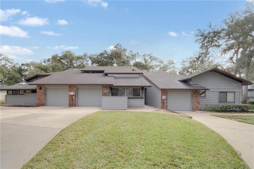 Well Maintained Front View, Center Unit