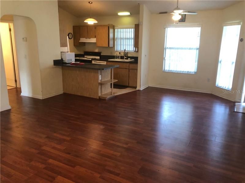 Recently Sold: $115,000 (2 beds, 2 baths, 923 Square Feet)