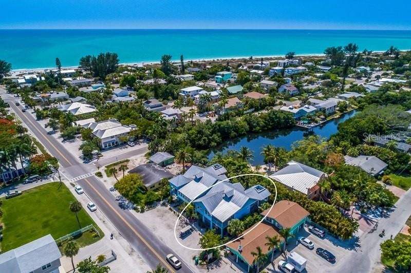 Vendido Recientemente: $1,050,000 (3 camas, 2 baños, 1709 Pies cuadrados)