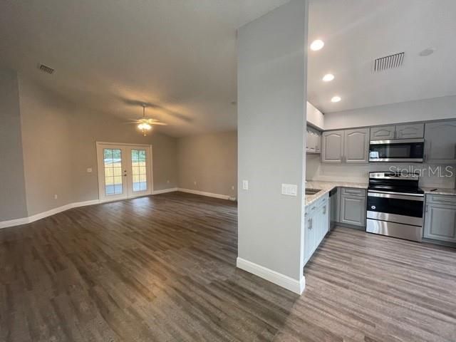 Recently Sold: $240,000 (3 beds, 2 baths, 1413 Square Feet)