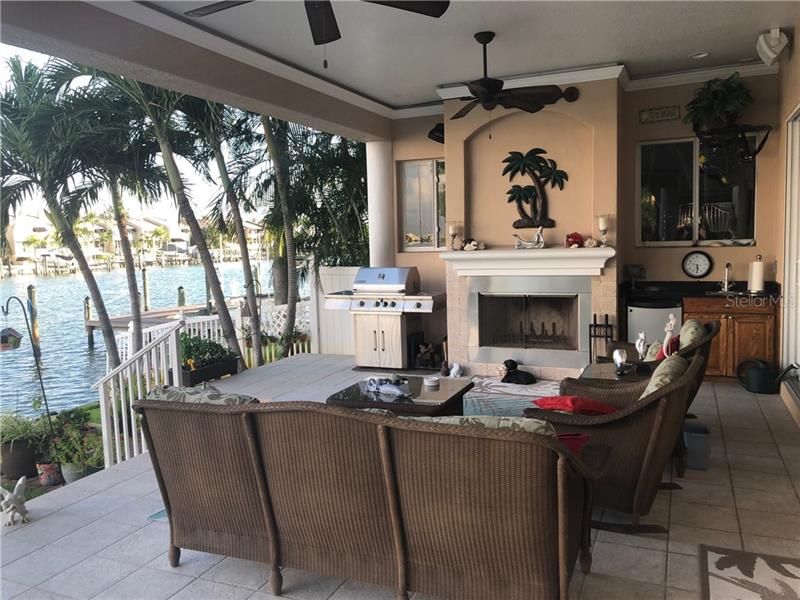 Recently Sold: $1,650,000 (4 beds, 3 baths, 3728 Square Feet)