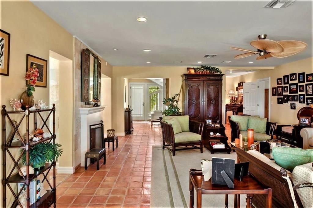 Recently Sold: $3,860,000 (4 beds, 3 baths, 3475 Square Feet)