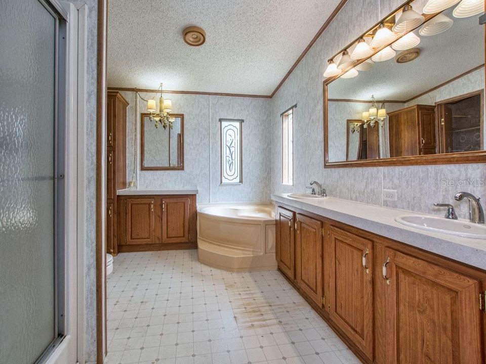 最近售出: $275,000 (3 贝兹, 2 浴室, 1680 平方英尺)