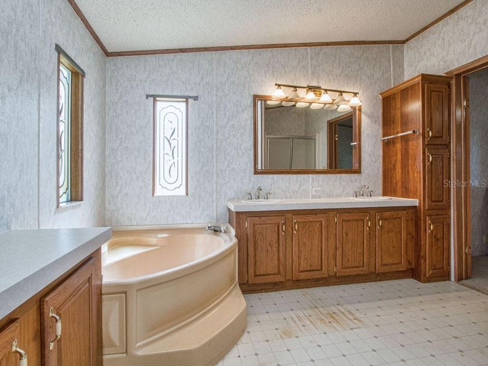 最近售出: $275,000 (3 贝兹, 2 浴室, 1680 平方英尺)