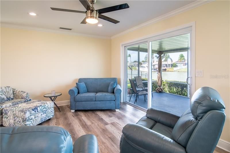 Recently Sold: $399,000 (3 beds, 2 baths, 1308 Square Feet)