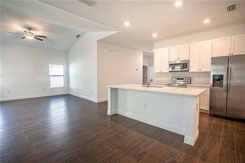 Recently Rented: $1,695 (3 beds, 2 baths, 1544 Square Feet)