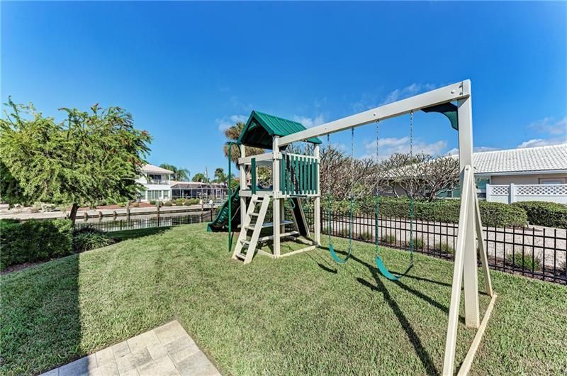 Recently Sold: $1,245,000 (3 beds, 2 baths, 1716 Square Feet)