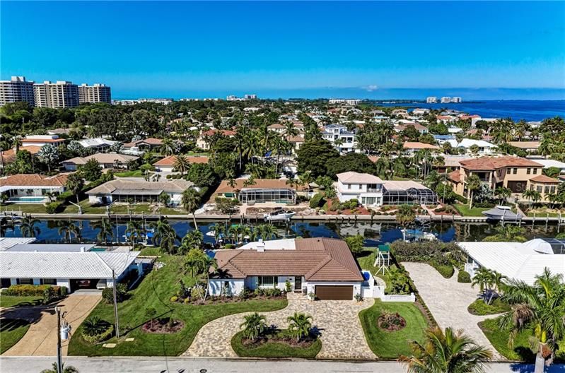 Recently Sold: $1,245,000 (3 beds, 2 baths, 1716 Square Feet)