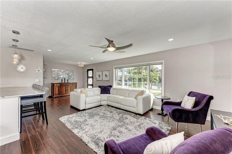 Recently Sold: $1,245,000 (3 beds, 2 baths, 1716 Square Feet)