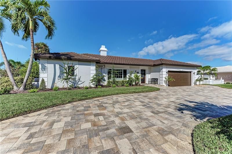 Recently Sold: $1,245,000 (3 beds, 2 baths, 1716 Square Feet)