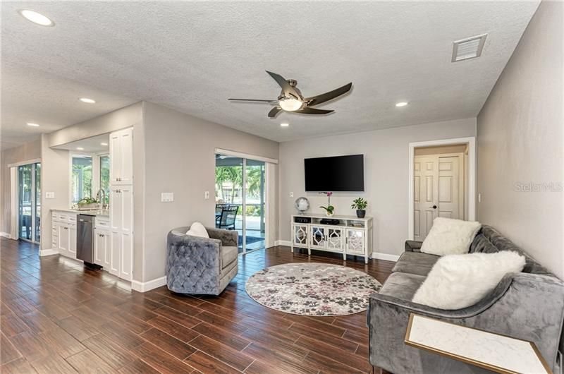 Recently Sold: $1,245,000 (3 beds, 2 baths, 1716 Square Feet)