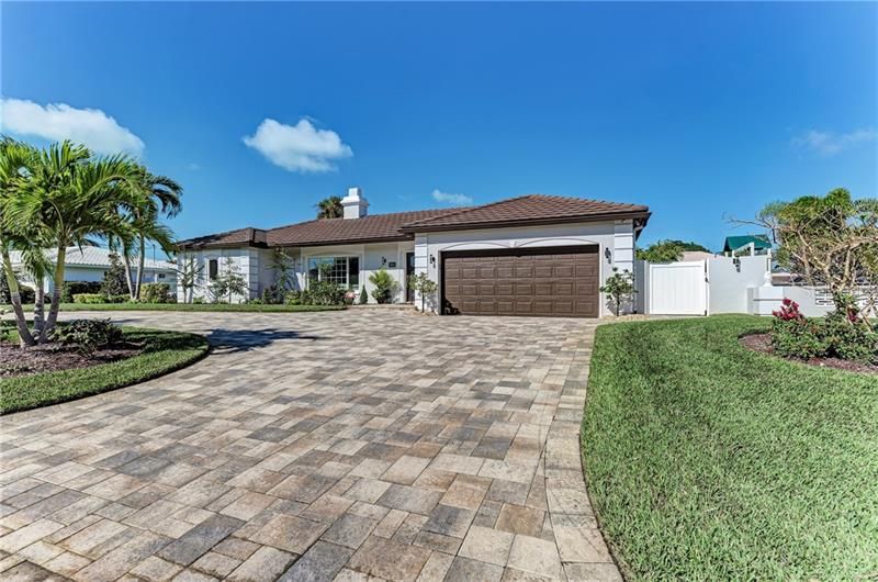 Recently Sold: $1,245,000 (3 beds, 2 baths, 1716 Square Feet)