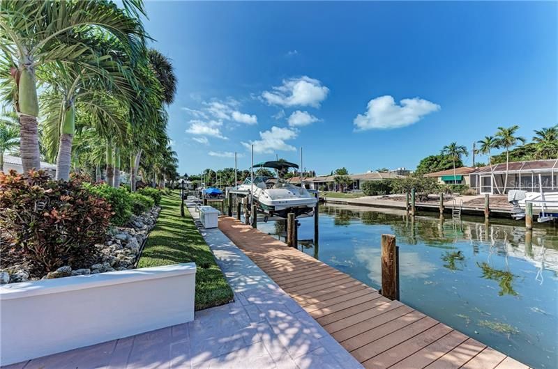 Recently Sold: $1,245,000 (3 beds, 2 baths, 1716 Square Feet)