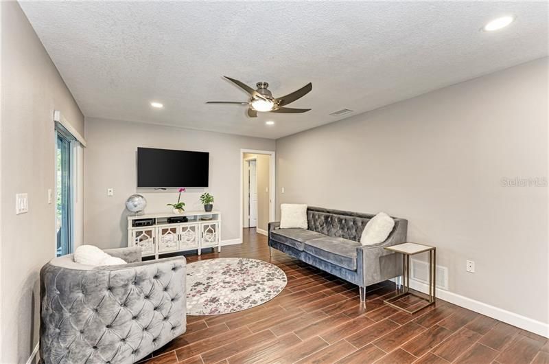 Recently Sold: $1,245,000 (3 beds, 2 baths, 1716 Square Feet)