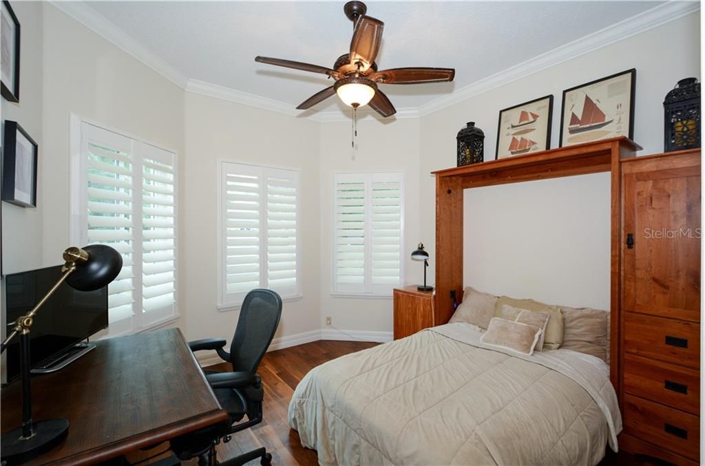 Guest Room with Queen murphy bed