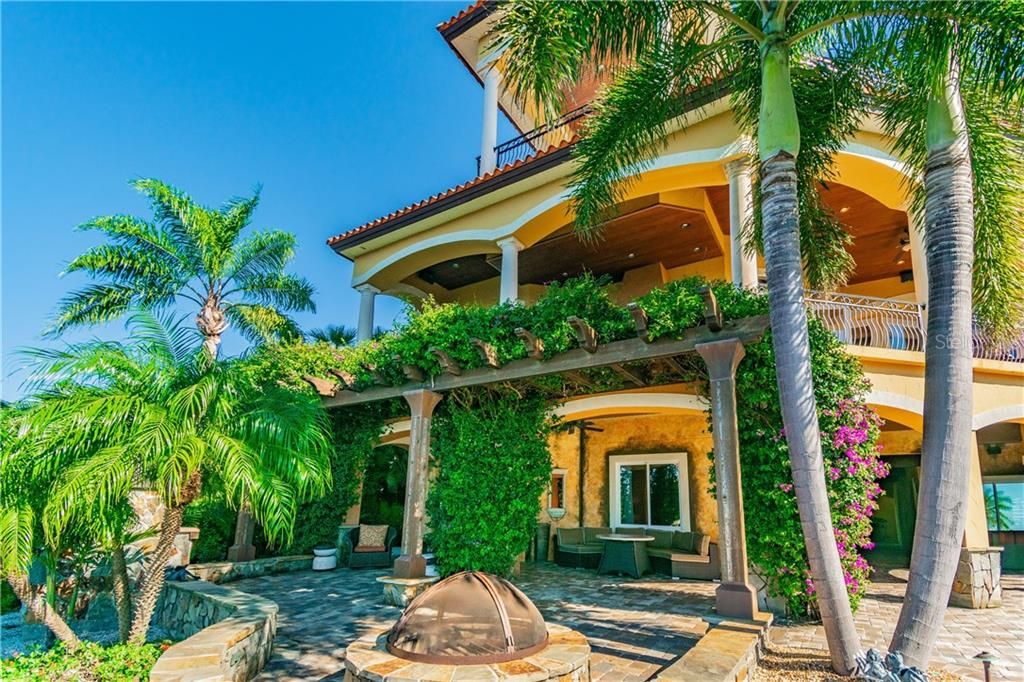 Recently Sold: $3,250,000 (4 beds, 5 baths, 5257 Square Feet)