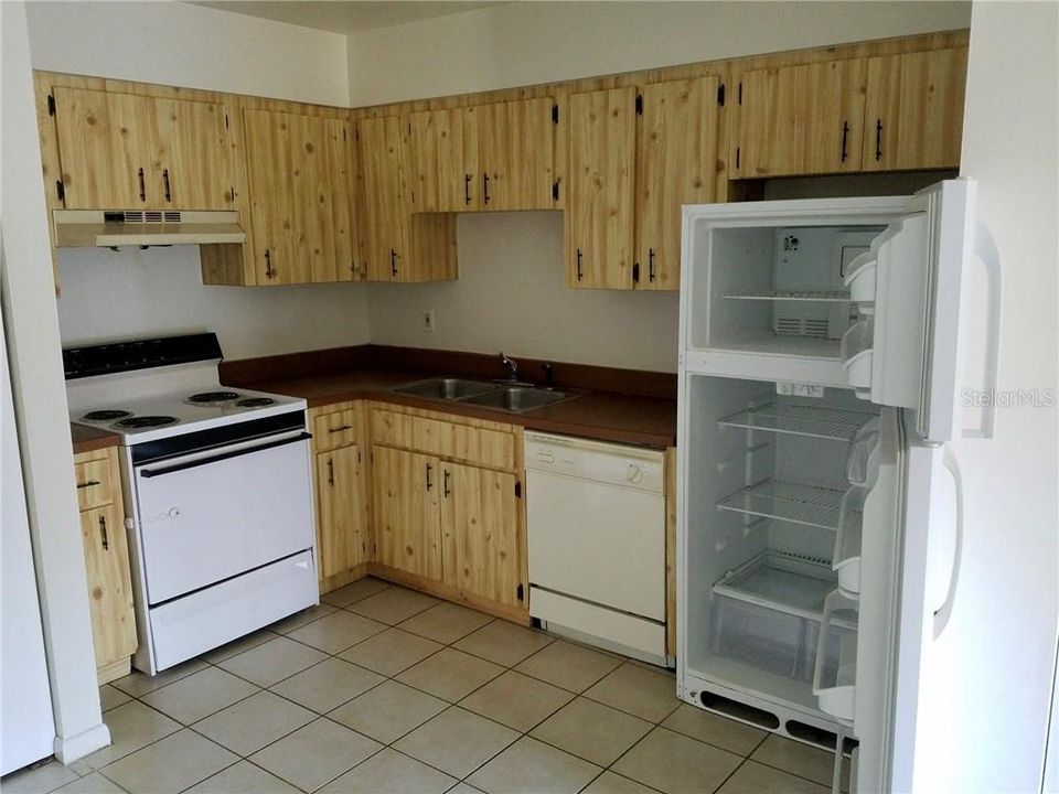 Recently Rented: $600 (2 beds, 1 baths, 800 Square Feet)