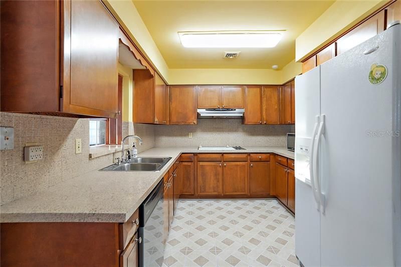 kitchen with pass through to Florida room